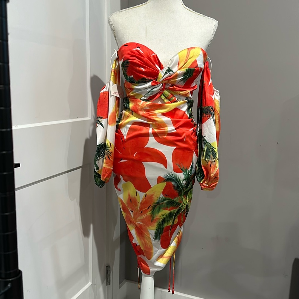 NWT Luxxel tropical floral strapless cocktail dress